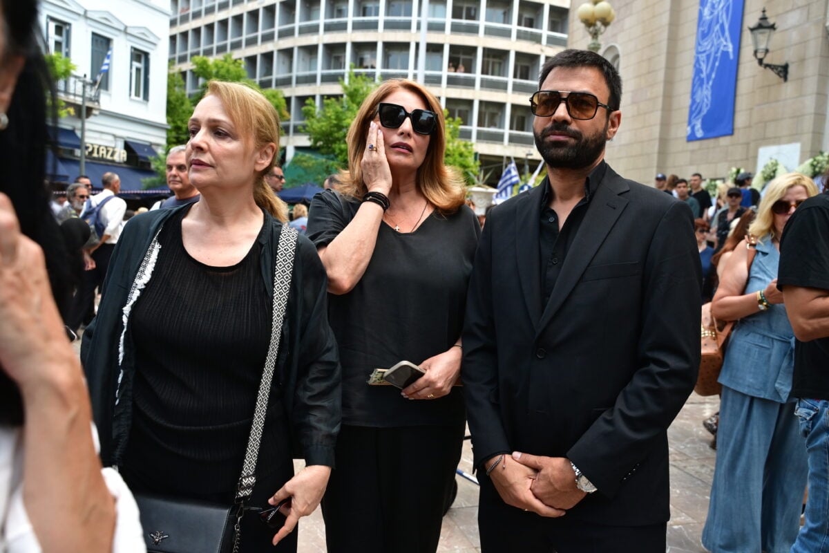 Κηδεία Μάρως Κοντού: Η Ελλάδα αποχαιρέτησε την «Ελενίτσα» με θερμό χειροκρότημα – Συγκίνησαν οι επικήδειοι 26 Άντζελα Γκερέκου / Νίκη Παλληκαράκη / Ανδρέας Γεωργίου