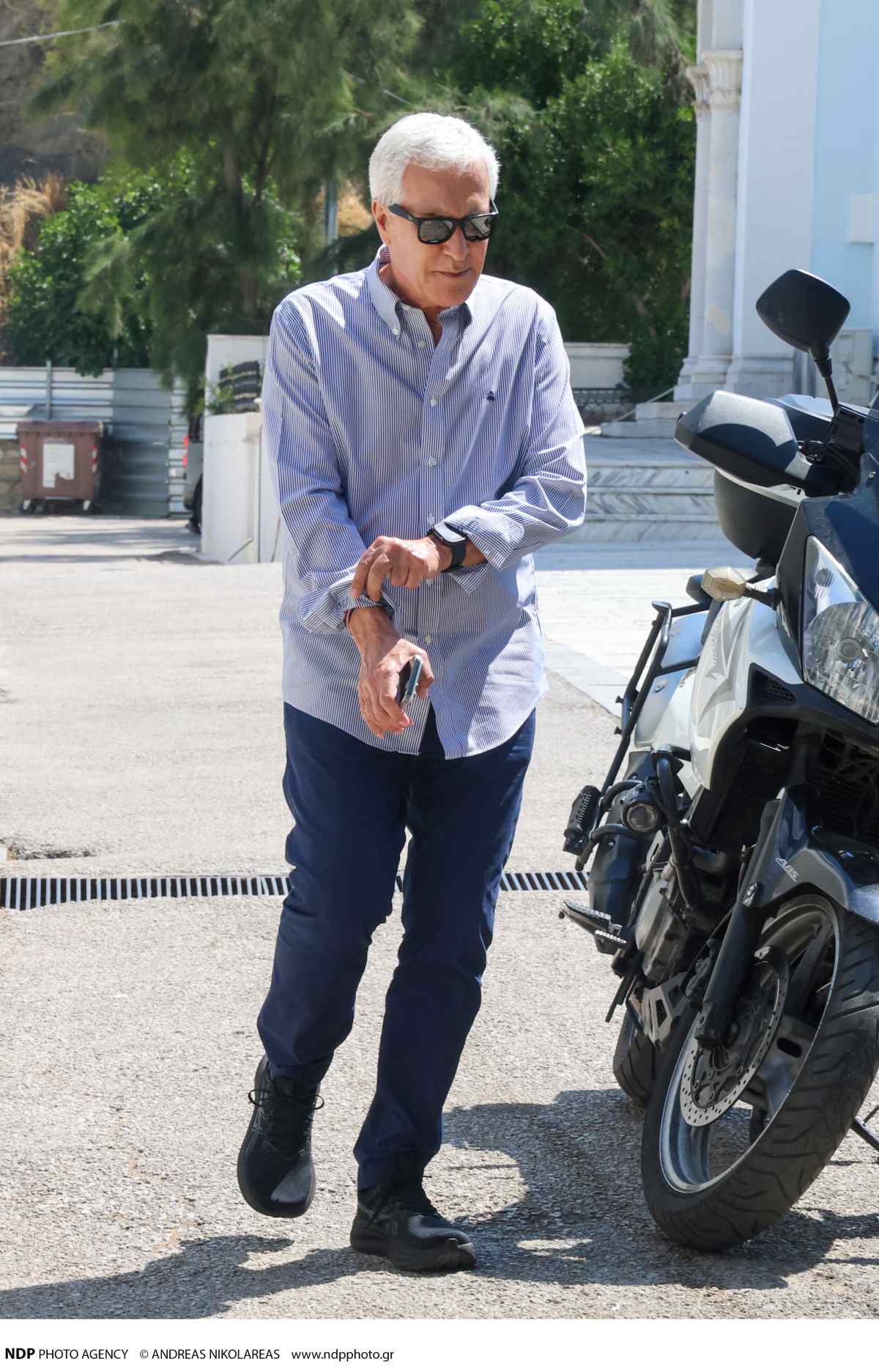 Μνημόσυνο Αλίκης Βουγιουκλάκη: Ράκος ο αδερφός της, Αντώνης – Οι επώνυμοι που έδωσαν το «παρών» και η ηχηρή απουσία 24 Νίκος Φρονιμόπουλος