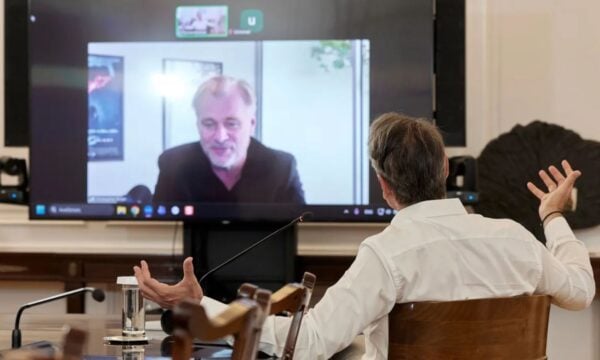 Κυριάκος Μητσοτάκης: Συνομίλησε με τον σκηνοθέτη Κρίστοφερ Νόλαν για την «Οδύσσεια»
