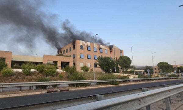 Φωτιά σε εγκαταλελειμμένο κτίριο στο Ολυμπιακό Χωριό