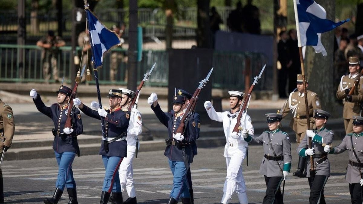 Η Ελλάδα παρελαύνει ξανά κάτω από την Αψίδα του Θριάμβου, 107 χρόνια μετά 3 Η Ελλάδα παρελαύνει ξανά κάτω από την Αψίδα του Θριάμβου, 107 χρόνια μετά