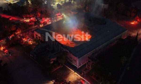 Τρεις συλλήψεις για την φωτιά στο παλιό κτίριο του Μπάντμιντον στο Γουδί