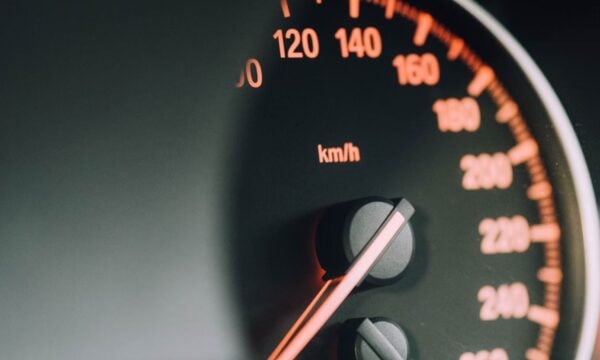 Ανασφάλιστα οχήματα: Η Τεχνητή Νοημοσύνη επιταχύνει την εξέταση ενστάσεων – Έρχεται ενιαία πύλη για όλες τις οφειλές προς το Δημόσιο