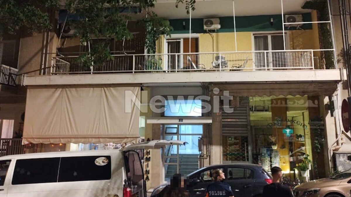 Παγκράτι: Γειτόνισσα του 63χρονου που βρέθηκε νεκρός μέσα στο σπίτι του λέει «Είχαμε να τους δούμε πάνω από έναν χρόνο, μύριζε για 10 μέρες» 1 Παγκράτι: Γειτόνισσα του 63χρονου που βρέθηκε νεκρός μέσα στο σπίτι του λέει «Είχαμε να τους δούμε πάνω από έναν χρόνο, μύριζε για 10 μέρες»