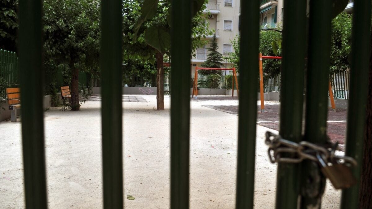 Άγιος Δημήτριος: Δύο παιδικές χαρές κλειστές λόγω κινδύνου κατολισθήσεων και καθίζησης 1 Άγιος Δημήτριος: Δύο παιδικές χαρές κλειστές λόγω κινδύνου κατολισθήσεων και καθίζησης