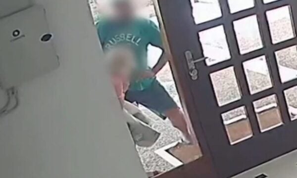 Παλαιό Φάληρο: Άγνωστος επιτέθηκε σε γυναίκα στην είσοδο του σπιτιού της και προσπάθησε να της αρπάξει την τσάντα