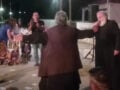 Σέρρες: Ιερείς έκλεψαν την παράσταση σε πανηγύρι – Ο ένας τραγούδησε «Της Γερακίνας γιος» και ο άλλος χόρεψε ζεϊμπέκικο