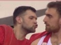 Μιλουτίνοφ για την ανανέωση του Παπανικολάου στον Ολυμπιακό με Πάριο και «δεν μπορείς χωρίς εμένα» στα ελληνικά
