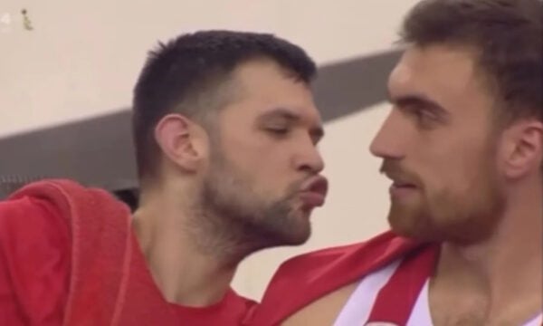 Μιλουτίνοφ για την ανανέωση του Παπανικολάου στον Ολυμπιακό με Πάριο και «δεν μπορείς χωρίς εμένα» στα ελληνικά