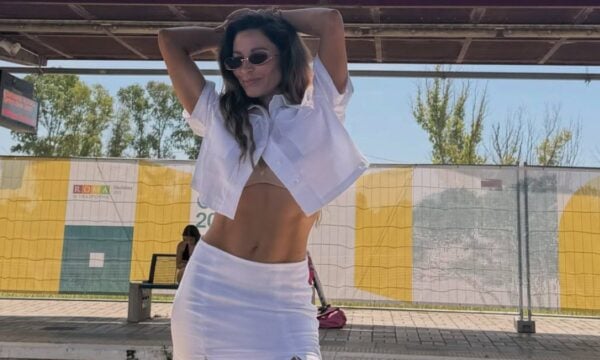 Η Κατερίνα Παπουτσάκη ποζάρει με μικροσκοπικό μπικίνι και δείχνει το νέο της τατουάζ: Τι συμβολίζει;