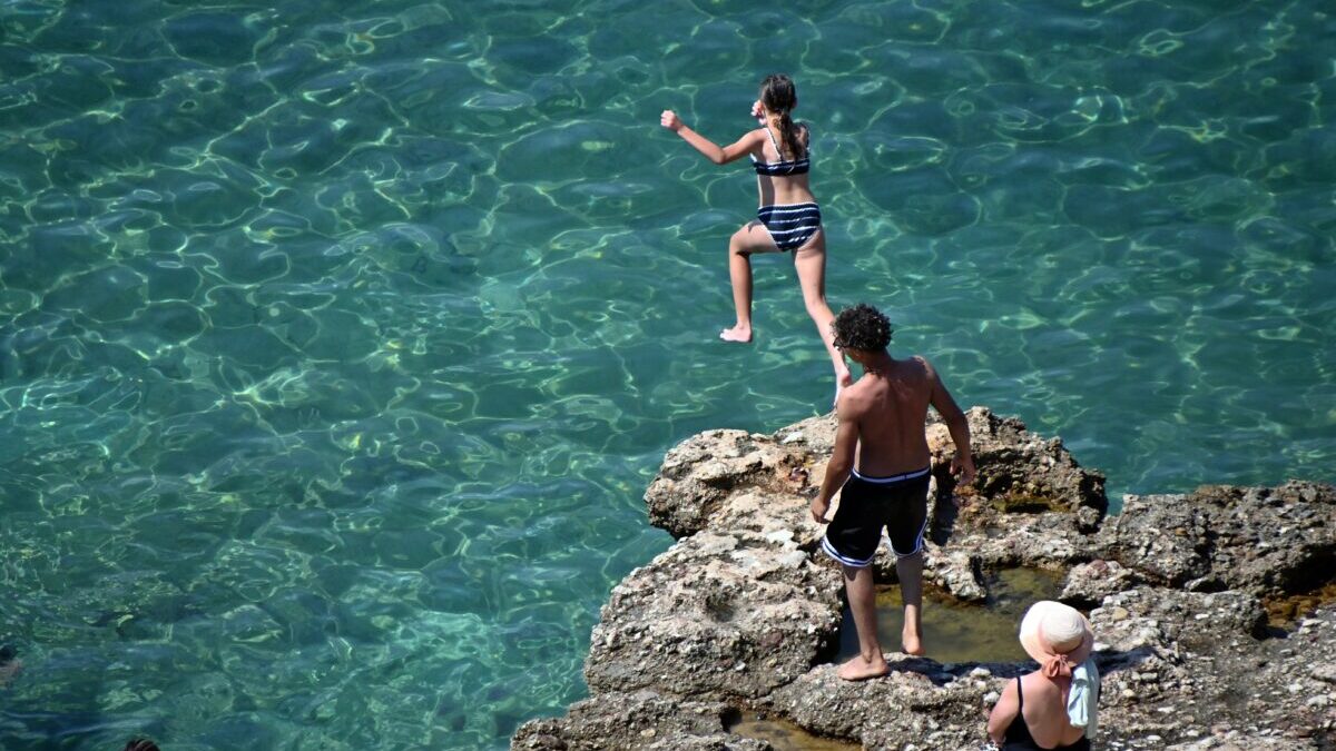 Καιρός: Τριήμερος καύσωνας με θερμοκρασία έως 43 βαθμούς Κελσίου – Πρόγνωση επόμενων ημερών 1 Καιρός: Τριήμερος καύσωνας με θερμοκρασία έως 43 βαθμούς Κελσίου – Πρόγνωση επόμενων ημερών