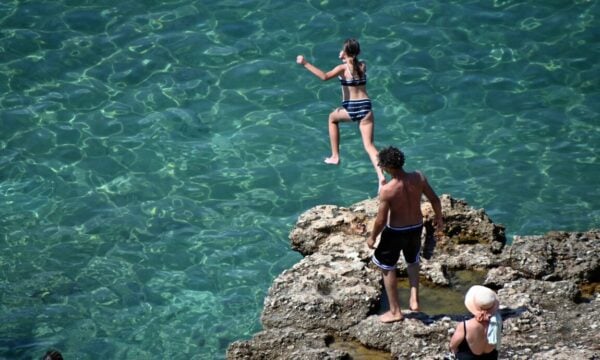Καιρός: Τριήμερος καύσωνας με τη θερμοκρασία να αγγίζει τους 43 βαθμούς Κελσίου – Η πρόγνωση των επόμενων ημερών