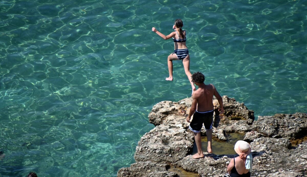 Καιρός: Τριήμερος καύσωνας με θερμοκρασία έως 43 βαθμούς Κελσίου – Πρόγνωση επόμενων ημερών