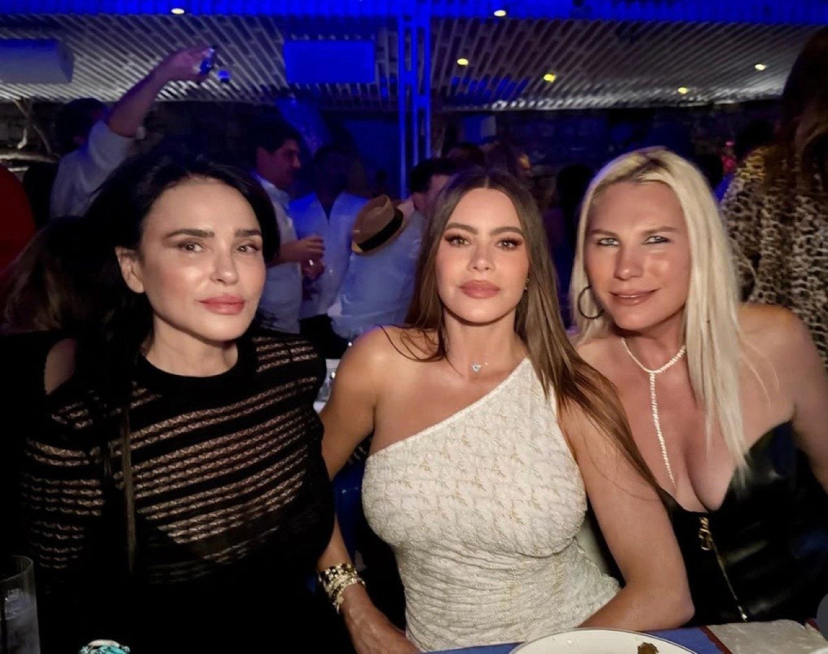 White Party στη Μύκονο: Ρουβάς, Sofia Vergara και διεθνές jet set στη βίλα της οικογένειας Χαλκιά 10 Party Χαλκιά