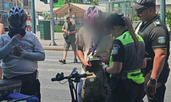 Σαφάρι ελέγχων στα ηλεκτρικά πατίνια: Πολλαπλές παραβάσεις για οδηγούς χωρίς κράνος και υπέρβαση ταχύτητας – Έως 150 ευρώ το πρόστιμο