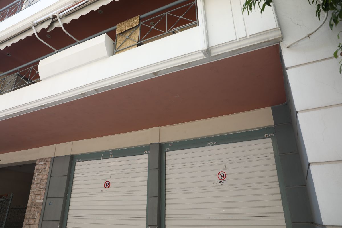 Πειραιάς: Φέρεται να πέθαναν από αναθυμιάσεις επειδή τα καυσαέρια μπήκαν στο αμάξι 11 Ζευγάρι βρέθηκε νεκρό σε γκαράζ στον Πειραιά