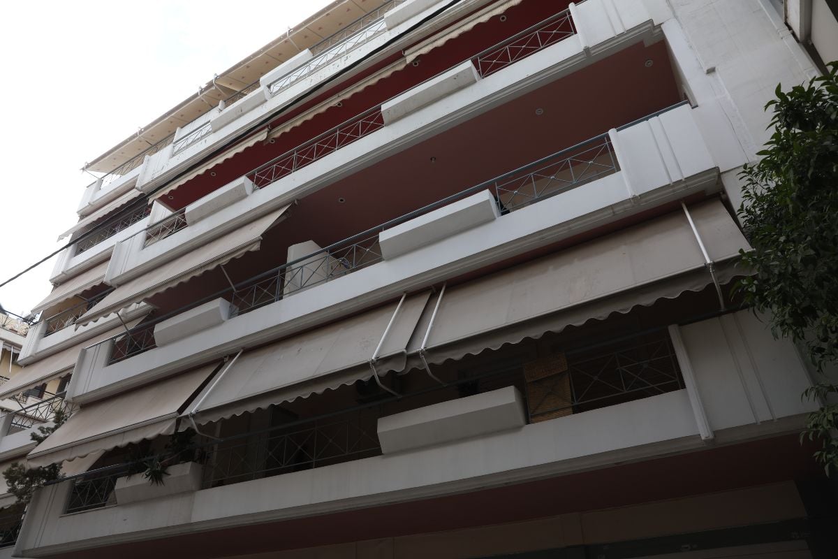 Πειραιάς: Φέρεται να πέθαναν από αναθυμιάσεις επειδή τα καυσαέρια μπήκαν στο αμάξι 10 Ζευγάρι βρέθηκε νεκρό σε γκαράζ στον Πειραιά