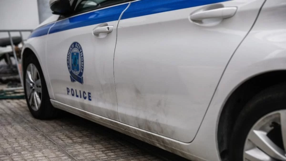 Πειραιάς: Μακάβριο εύρημα στο γκαράζ - Τι είδαν οι Αρχές μέσα στο αυτοκίνητο (Βίντεο) 10 Καταγγελία σοκ για 54χρονο πατέρα στην Δραπετσώνα - Κατηγορείται ότι βίαζε την κόρη του