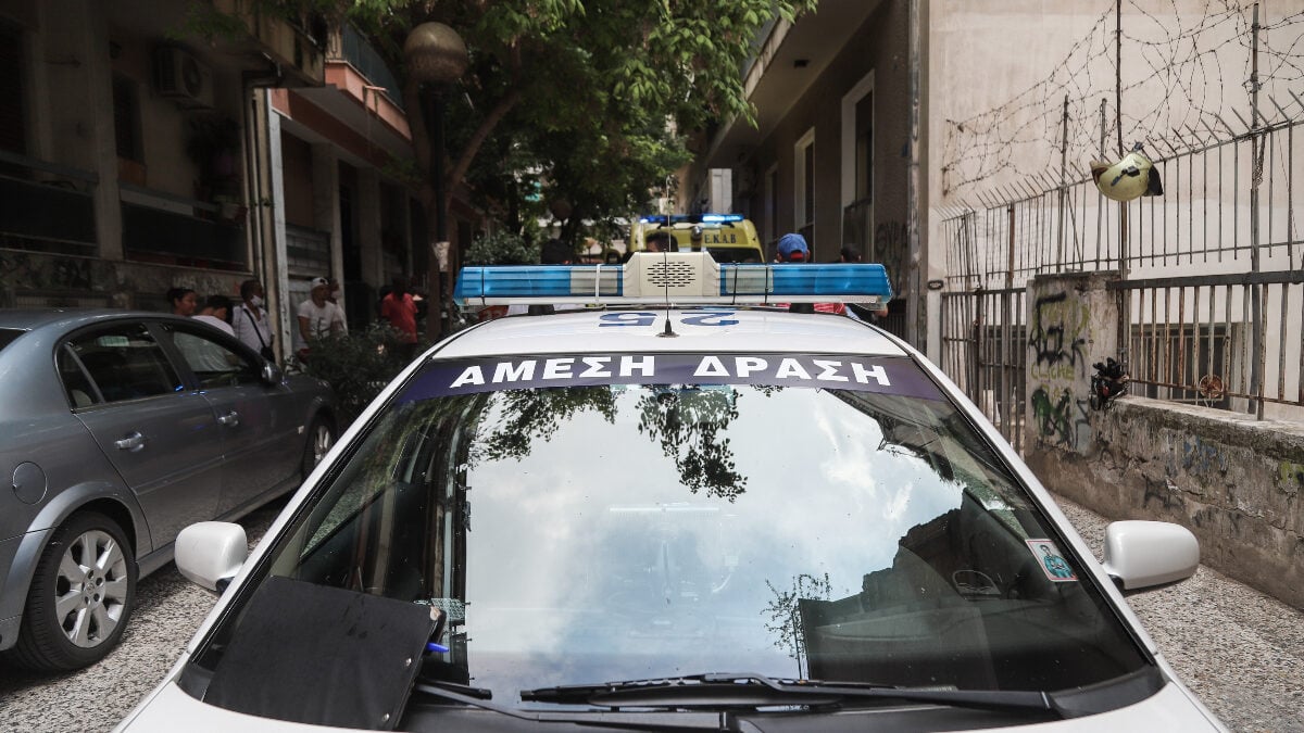 Άνδρας έπεσε από ξενοδοχείο στο κέντρο της Αθήνας – Στο σημείο αστυνομία και ΕΚΑΒ 1 Άνδρας έπεσε από ξενοδοχείο στο κέντρο της Αθήνας – Στο σημείο αστυνομία και ΕΚΑΒ