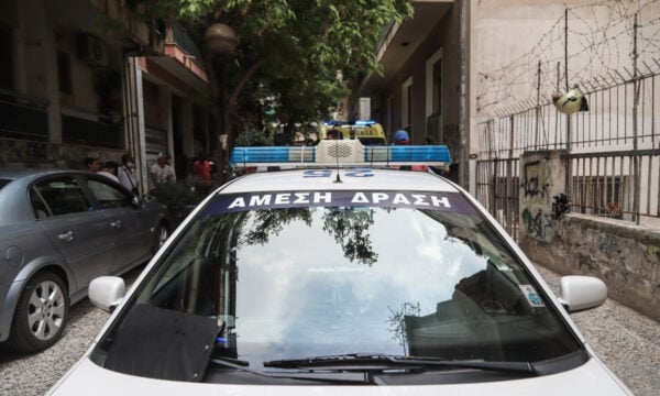Άνδρας έπεσε από ξενοδοχείο στο κέντρο της Αθήνας – Στο σημείο αστυνομία και ΕΚΑΒ