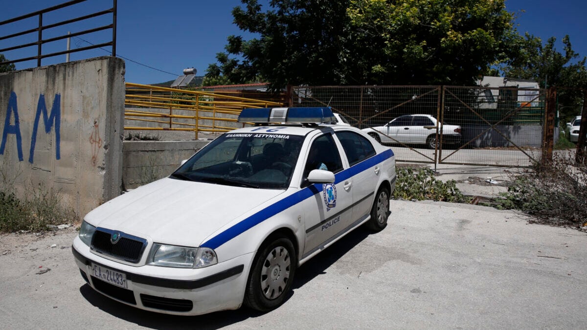 Άργος Ορεστικό: Μεθυσμένος εισέβαλε με αυτοκίνητο σε στρατόπεδο – Από τύχη γλίτωσαν στελέχη της μονάδας 1 Άργος Ορεστικό: Μεθυσμένος εισέβαλε με αυτοκίνητο σε στρατόπεδο – Από τύχη γλίτωσαν στελέχη της μονάδας