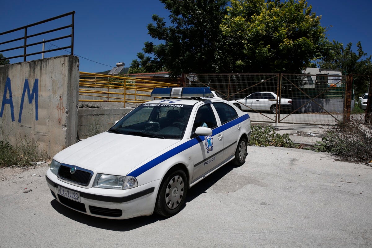 Άργος Ορεστικό: Μεθυσμένος εισέβαλε με αυτοκίνητο σε στρατόπεδο – Από τύχη γλίτωσαν στελέχη της μονάδας