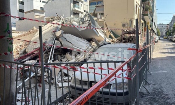 Πετράλωνα: Έκτακτη σύσκεψη για την άμεση απομάκρυνση των μπάζων μετά την κατάρρευση πολυκατοικίας