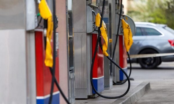Τιμές καυσίμων: «Τσιμπάνε» μετά το σύντομο ράλι του Brent – Τι ανησυχεί την αγορά