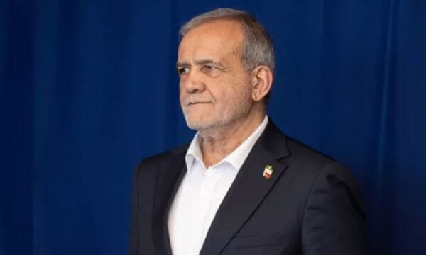 Πεζεσκιάν: Ο Ιρανός πρόεδρος επιστρέφει στην Τεχεράνη εν μέσω αμερικανικών επιθέσεων