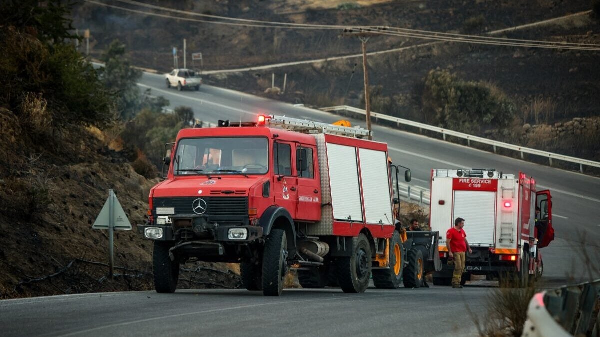 Φωτιά στο Λασίθι: Δυο πυροσβεστικά οχήματα εγκλωβίστηκαν στις φλόγες και κάηκαν ολοσχερώς 1 Φωτιά στο Λασίθι: Δυο πυροσβεστικά οχήματα εγκλωβίστηκαν στις φλόγες και κάηκαν ολοσχερώς