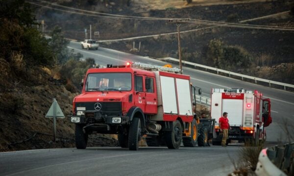 Φωτιά στο Λασίθι: Δυο πυροσβεστικά οχήματα εγκλωβίστηκαν στις φλόγες και κάηκαν ολοσχερώς