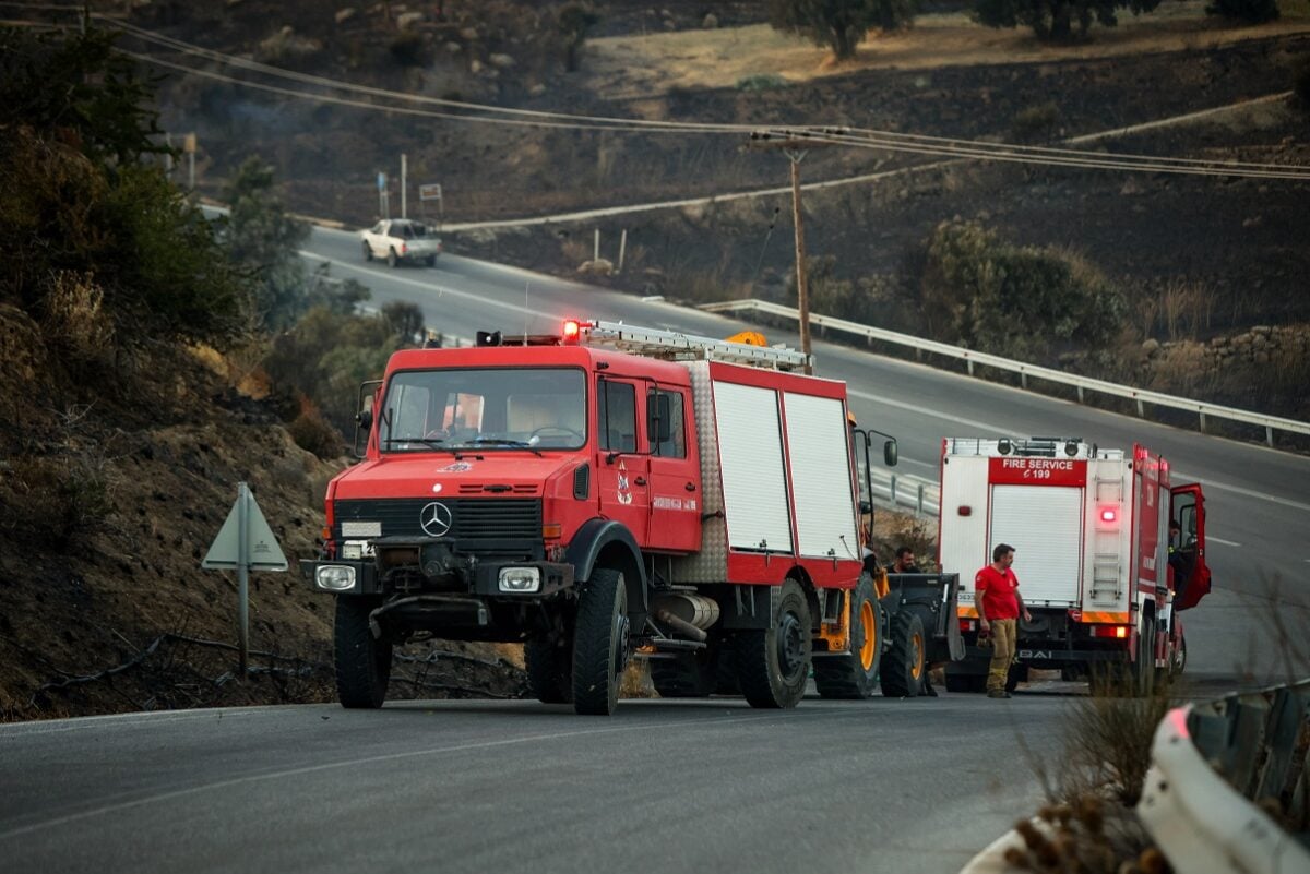 Φωτιά στο Λασίθι: Δυο πυροσβεστικά οχήματα εγκλωβίστηκαν στις φλόγες και κάηκαν ολοσχερώς