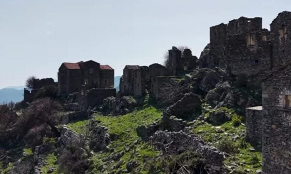 Πολυάραβος: Το αδούλωτο χωριό της Μάνης όπου γράφτηκε το «Βατερλώ» των Οθωμανών