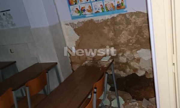 «Το κτίριο ξεκόλλησε και έφυγε σαν σεισμός», αποκαλύπτει ιδιοκτήτης πολυκατοικίας στον Βοτανικό που έγειρε εξαιτίας εργασιών στο διπλανό οικόπεδο