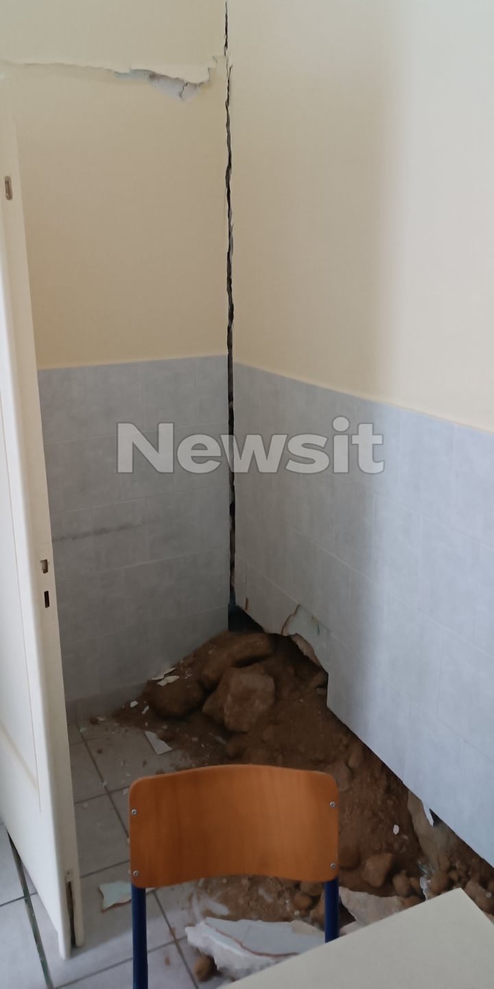 «Το κτίριο ξεκόλλησε και έφυγε σαν σεισμός», αποκαλύπτει ιδιοκτήτης πολυκατοικίας στον Βοτανικό που έγειρε εξαιτίας εργασιών στο διπλανό οικόπεδο 16 «Το κτίριο ξεκόλλησε και έφυγε σαν σεισμός», αποκαλύπτει ιδιοκτήτης πολυκατοικίας στον Βοτανικό που έγειρε εξαιτίας εργασιών στο διπλανό οικόπεδο