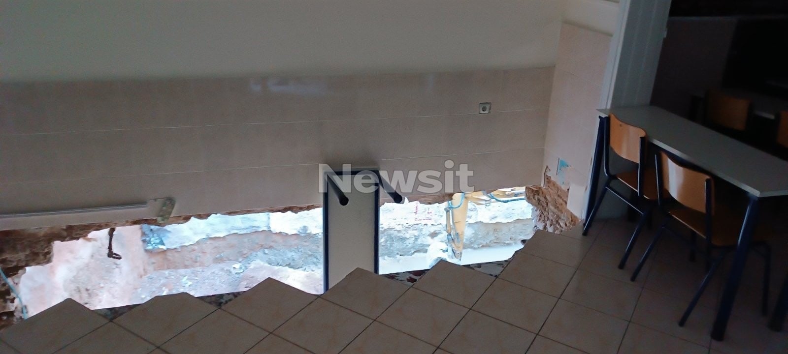 «Το κτίριο ξεκόλλησε και έφυγε σαν σεισμός», αποκαλύπτει ιδιοκτήτης πολυκατοικίας στον Βοτανικό που έγειρε εξαιτίας εργασιών στο διπλανό οικόπεδο