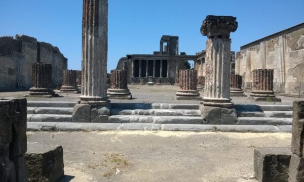 Αποκατάσταση εντυπωσιακής οροφής στην Πομπηία αποκαλύπτει τον μύθο του Διονύσου και της Αριάδνης