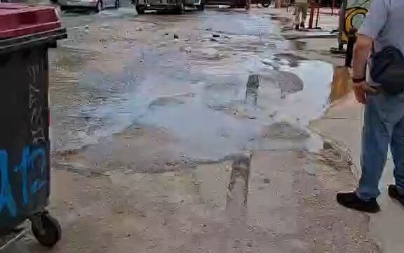 Αιγάλεω: Βλάβη σε αγωγό νερού – Πλημμύρισε η λεωφόρος Αθηνών