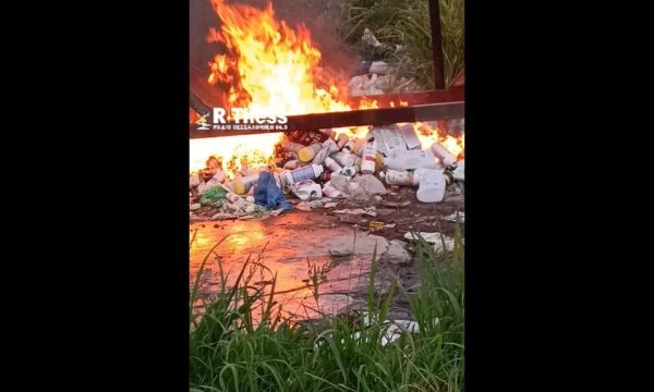 Ασυνείδητοι καίνε ανεξέλεγκτα υπολείμματα φυτοφαρμάκων στη Σκύδρα Πέλλας
