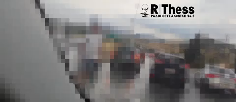 Χάος στο ύψος του ΤΙΤΑΝ Θεσσαλονίκης / Απανωτά τροχαία με αρκετά οχήματα