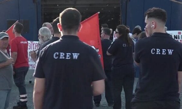 Διαμαρτυρία ναυτεργατών, δεμένα τα πλοία στη Ραφήνα