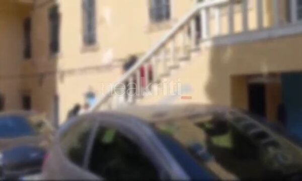 Eκδόθηκαν εντάλματα σύλληψης σε βάρος του γνωστού ιατροδικαστή και του τοξικολόγου