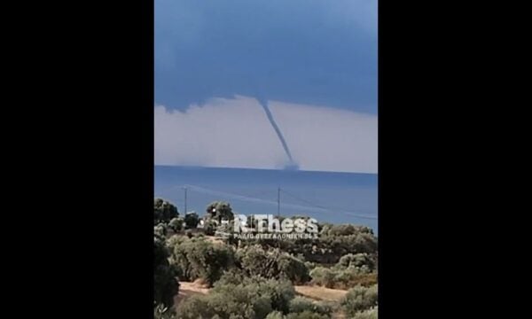 Εντυπωσιακός υδροστρόβιλος στον Σιγγιτικό Κόλπο της Χαλκιδικής