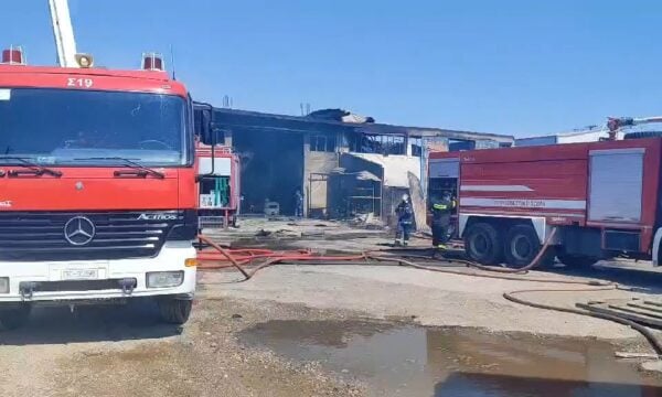 Φωτιά σε επιχείρηση στον Ασπρόπυργο
