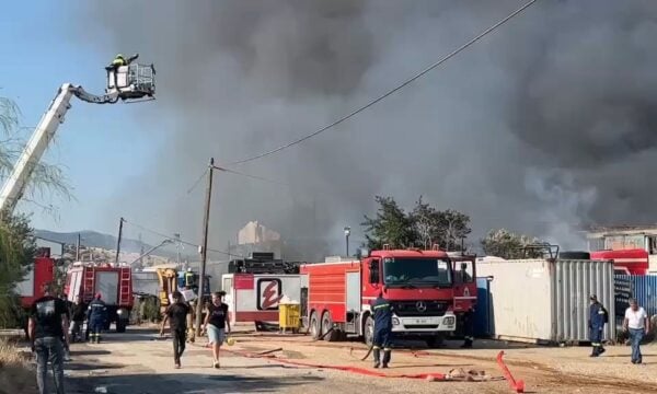 Φωτιά σε εργοστάσιο στον Ασπρόπυργο