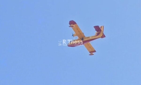 Φωτιά στο Δερβένι στη Θεσσαλονίκη, επιχειρούν εναέρια μέσα, ήχησε 112