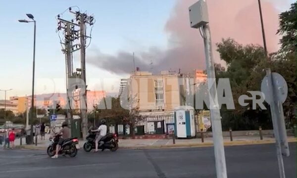 Φωτιά στο παλιό κτίριο του Μπάντμιντον στο Πάρκο Γουδή