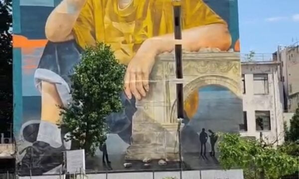 Γέμισε χρώματα ο Βαρδάρης Θεσσαλονίκης / Το νέο mural στην Πλατεία Δημοκρατίας