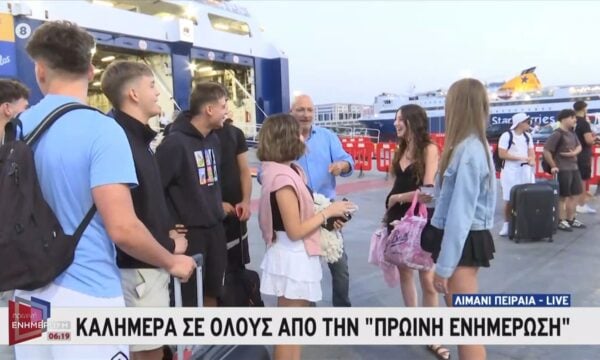 Γενέθλια on air για νεαρή ταξιδιώτισσα λίγο πριν μπει στο καράβι για Πάρο