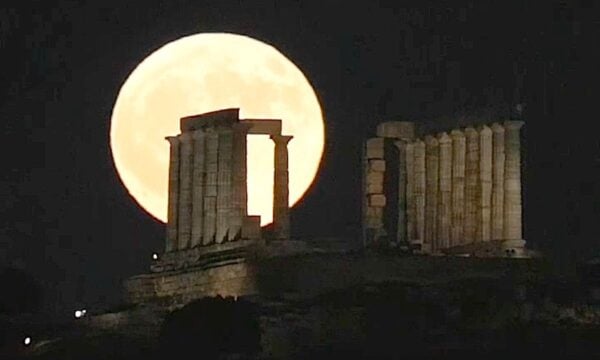 July’s Buck Moon rises around the world
